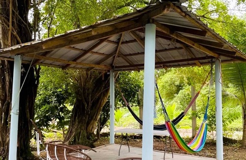 Cuyamel House | Riverfront Charming 3-bedroom house with AC, WiFi, Pool in tranquil Masca, Omoa