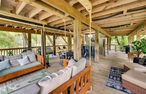 Thomaston House | Riverfront Cuero Vacation Home with Spacious Deck!