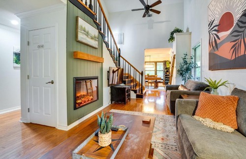 Thomaston House | Riverfront Cuero Vacation Home with Spacious Deck!