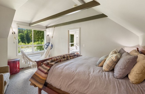 Gold Bar Cabin | Riverfront, dog-friendly cabin with breathtaking mountain views - near trails