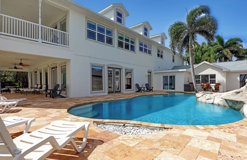 Tropic House | Riverfront Family Pool/Spa Game Rm 8bd/5.5ba 20ppl