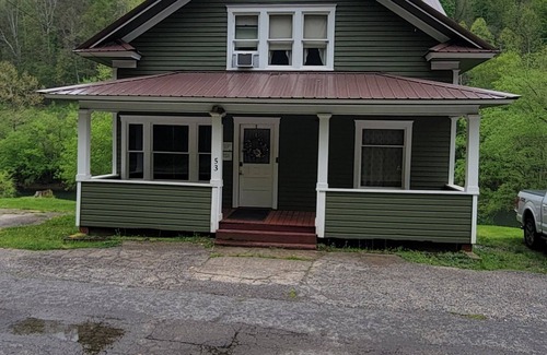 Duck House | Riverfront/Fishing/Elk Rail Trails/4-bedroom house in beautiful Duck