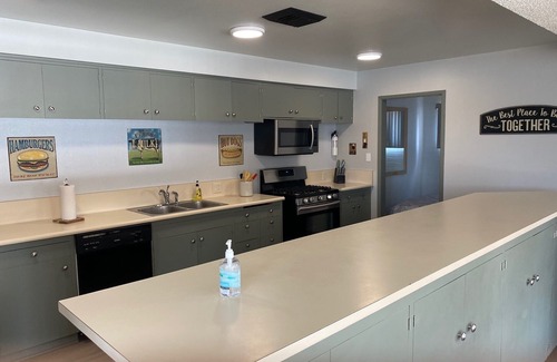 Bullhead City House | Riverfront house with casino view