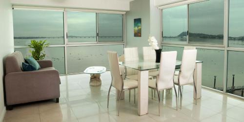 Las Penas Apartment | Riverfront II, piso 2, suite vista al rio, Puerto Santa Ana, Guayaquil