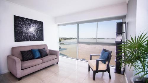 Las Penas Apartment | Riverfront II, piso 2, suite vista al rio, Puerto Santa Ana, Guayaquil