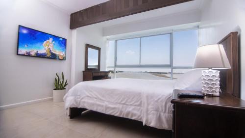 Las Penas Apartment | Riverfront II, piso 2, suite vista al rio, Puerto Santa Ana, Guayaquil