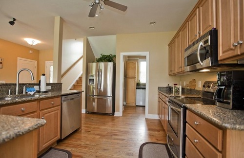 Pennington Bend House | Riverfront, Kayaks, Boat Dock, Games, Pool, Hot Tub, 10 Min To Dwntwn Nashville!