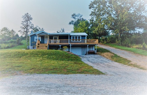Bluff City House | Riverfront- Lower Unit | Dock | Smart TV | Wi-Fi