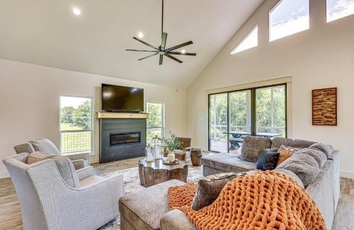 Nashville House | Riverfront Murfreesboro Cabin with Fire Pit
