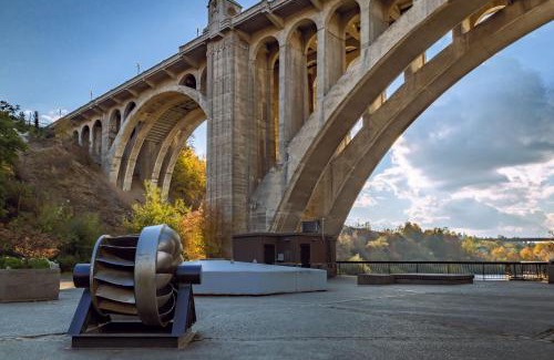 Riverside Apartment | Riverfront Park Travel Apartments