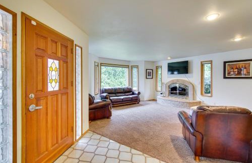 Startup House | Riverfront Rental with Deck 4 Mi to Wallace Falls!