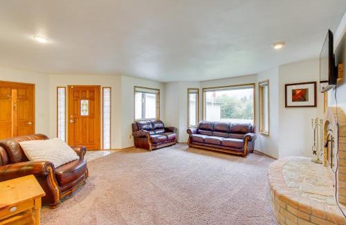 Startup House | Riverfront Rental with Deck 4 Mi to Wallace Falls!