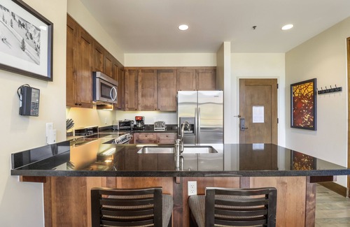 Avon Apartment | Riverfront Resort & Spa PENTHOUSE Residence Stunning Mountain Views, Ski-In/Out