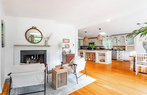 Cuddebackville Cabin | Riverfront Retreat | Hot Tub, Firepit & Pool Table