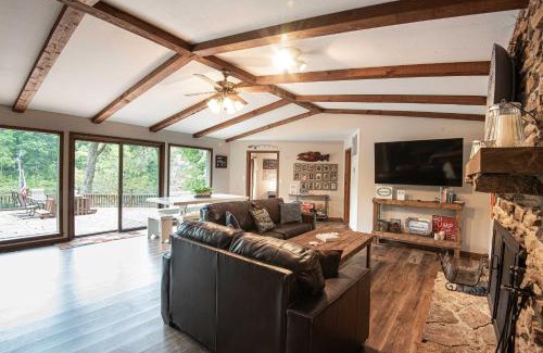 Wilburn House | Riverfront Retreat with Fire Pit Fish and Hike!