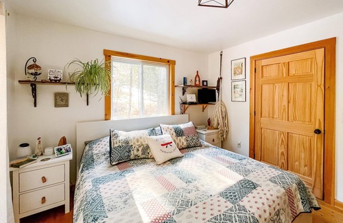 Haliburton Cottage | Riverfront Serenity ion Drag - Wheelchair accessible loft