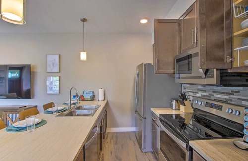 Sheboygan House | Riverfront Sheboygan Townhome w/Grill!