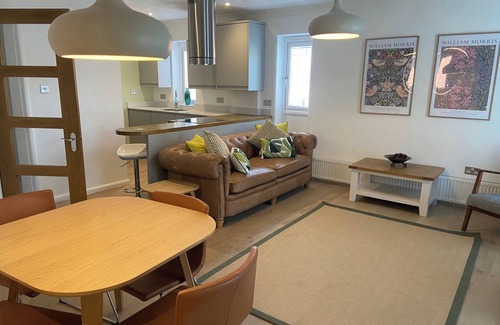 Winchester Cottage | Rivergem - Riverside Coach House