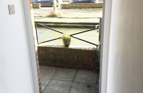 Winchester Cottage | Rivergem - Riverside Coach House