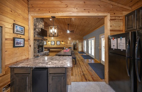 Broken Bow Cabin | Riverhawk at Lazy River Retreat on Mt Fork River