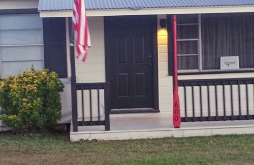 Llano House | Riverhouse - Adjacent To The Llano River and Badu Park.