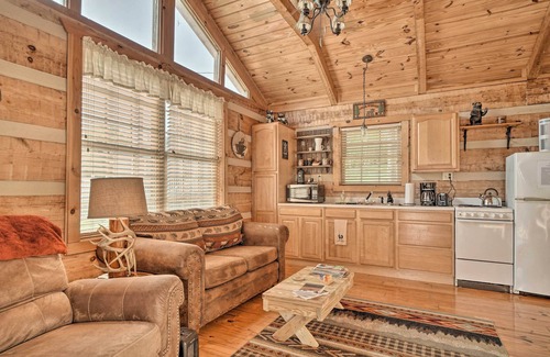 Bean Station Cabin | ‘River’s View’ - Cherokee Lake Cabin w/Fire Pit!
