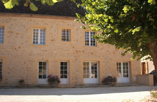 Mauzac-et-Grand-Castang House | Riverside House with pool, 4 bedrooms, 3 bathrooms, spacious with all ammenities