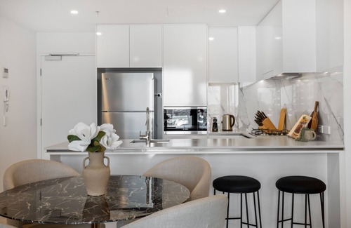 South Brisbane Apartment | Riverside 2-Bed by Brisbane's Landmarks with Pool