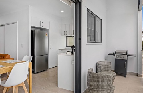 Murrumba Downs House | Riverside 3-Bed Home with Study Nook and BBQ