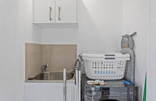 Murrumba Downs House | Riverside 3-Bed Home with Study Nook and BBQ