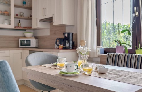 Oehling Apartment | Riverside Apartment in Oed-ohling