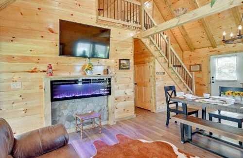 Beattyville House | Riverside Beattyville Cabin with Kayaks and Fire Pit!