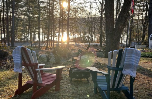 Bracebridge Cabin | Riverside Blue… Your cozy guesthouse for all things Muskoka.!