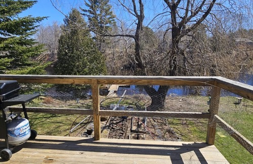 Greenville Junction House | Riverside cottage at Moosehead lake