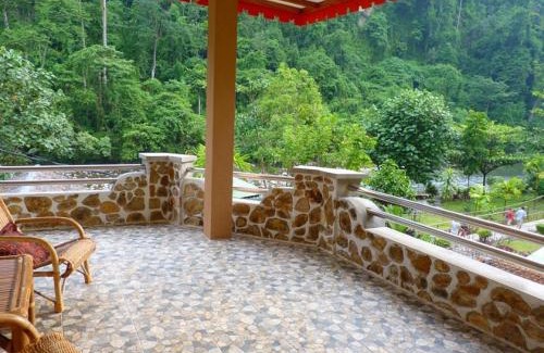 Bukit Lawang House | Riverside Guesthouse and Treks