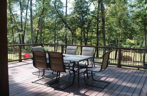 Smithville Cabin | Riverside Landing right on the Mountain Fork River! Kayaks INCLUDED!