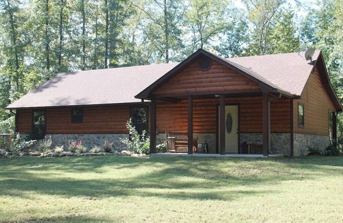 Smithville Cabin | Riverside Landing right on the Mountain Fork River! Kayaks INCLUDED!