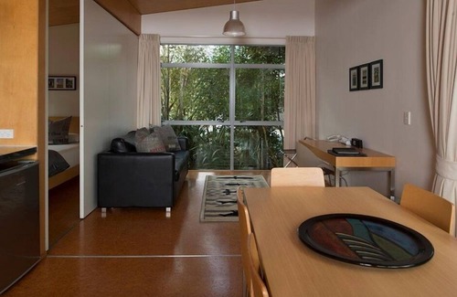 Matakana House | Riverside Matakana luxury apartment style bach
