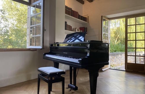 Marnay-sur-Seine House | Riverside monastery: 3-bedroom logis and garden