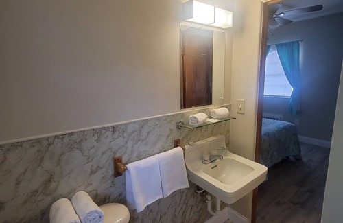 Manistee Hotel | Riverside Motel and Marina Manistee