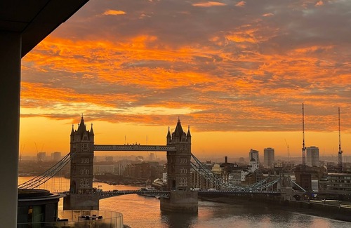 South Bank Apartment | Riverside Penthouse | Pro-Managed