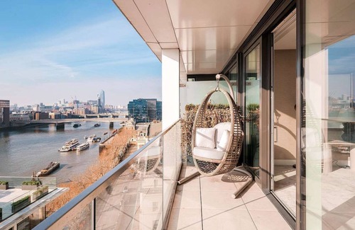 South Bank Apartment | Riverside Penthouse | Pro-Managed