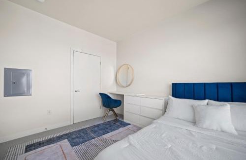 Fifth Ward Apartment | Riverside Plaza Blue
