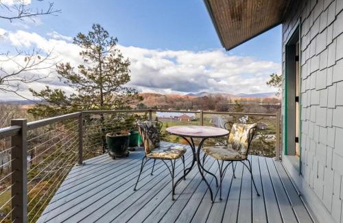 McDowell House | Riverside Retreat and Karaoke Oasis