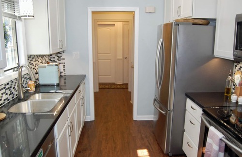 South Bend House | Riverside Retreat: cozy home in close proximity to Notre Dame! Sleeps 6!