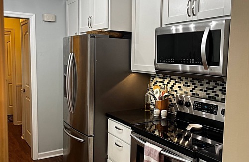 South Bend House | Riverside Retreat: cozy home in close proximity to Notre Dame! Sleeps 6!