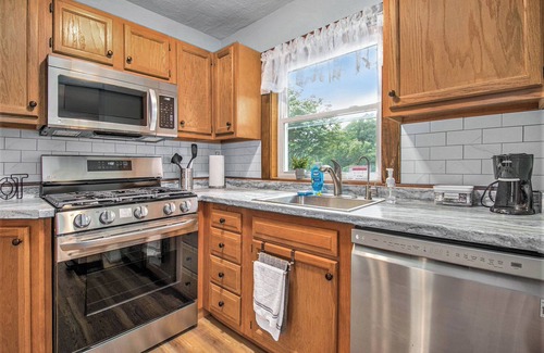 Niles House | Riverside Retreat - Walk to Downtown, YMCA, Fishing!