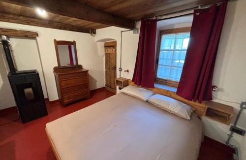 Pontboset Apartment | riverside room Emma