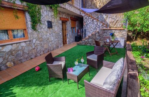 La Omanuela Apartment | Riverside Rustic Retreat