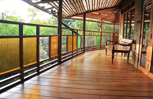 Bangunjiwo Villa | Riverside villa in tropical setting